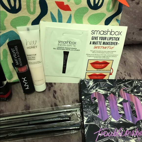 Random makeup + bag - Picture 2 of 2